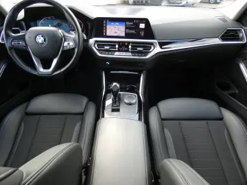 BMW 320i xDrive Limousine Sport Line HiFi DAB LED