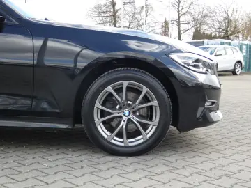 BMW 320i xDrive Limousine Sport Line HiFi DAB LED