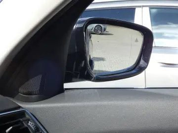 BMW 320i xDrive Limousine Sport Line HiFi DAB LED