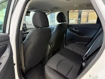 Hyundai i30 1.5 T-GDI 140CP M T MHEV Highway