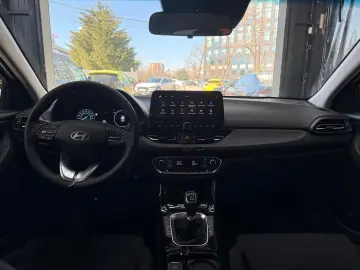 Hyundai i30 1.5 T-GDI 140CP M T MHEV Highway