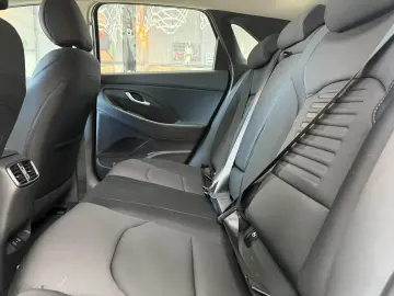 Hyundai i30 1.5 T-GDI 140CP M T MHEV Highway