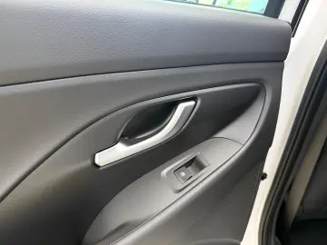 Hyundai i30 1.5 T-GDI 140CP M T MHEV Highway