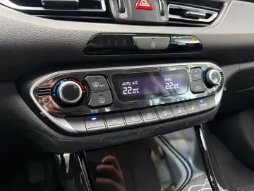 Hyundai i30 1.5 T-GDI 140CP M T MHEV Highway