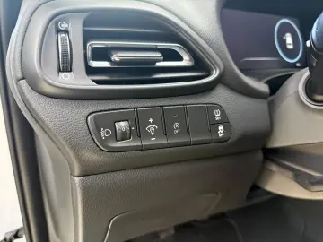 Hyundai i30 1.5 T-GDI 140CP M T MHEV Highway