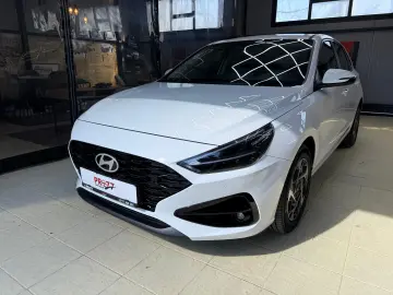 Hyundai i30 1.5 T-GDI 140CP M T MHEV Highway