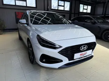 Hyundai i30 1.5 T-GDI 140CP M T MHEV Highway