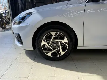 Hyundai i30 1.5 T-GDI 140CP M T MHEV Highway