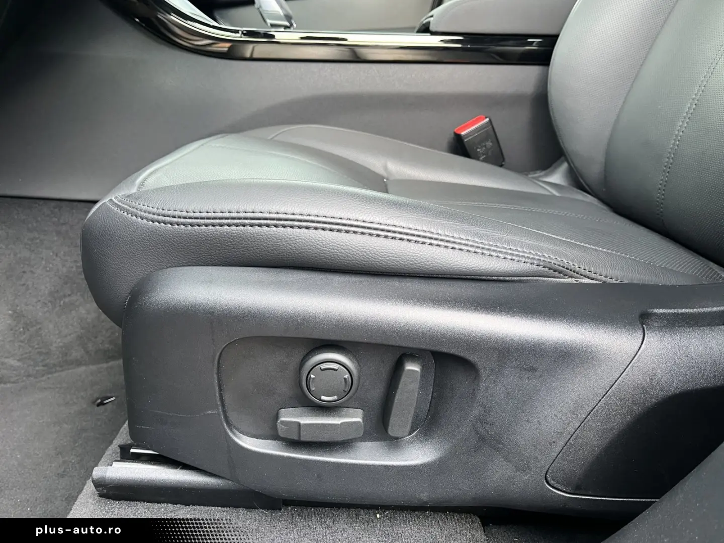 LAND ROVER Range Rover Velar R-Dynamic SE ACC Matrix