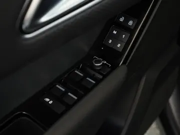 LAND ROVER Range Rover Velar D300 AWD R-Dynamic SE Pano 22