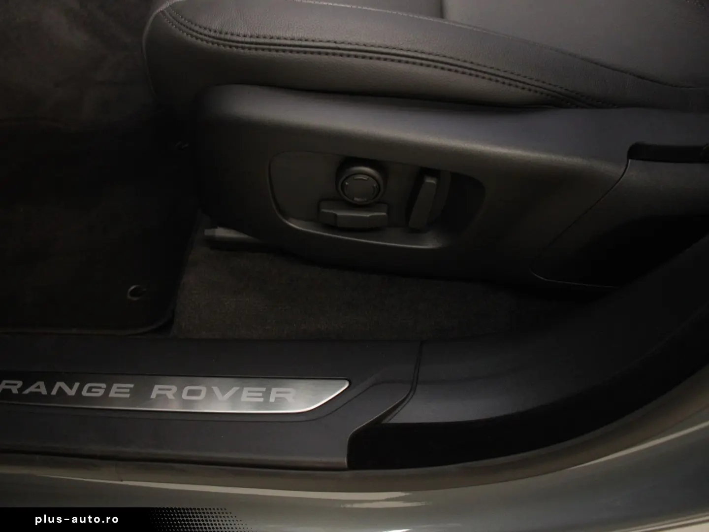 LAND ROVER Range Rover Velar D200 Dynamic SE Black Pack