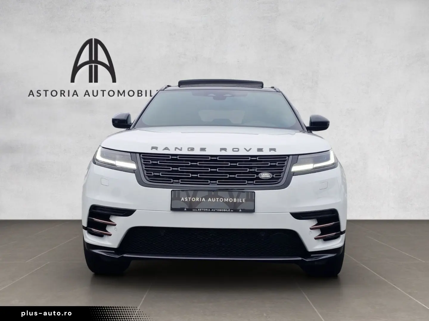 LAND ROVER Range Rover Velar R-Dynamic SE Pano AHK Matrix