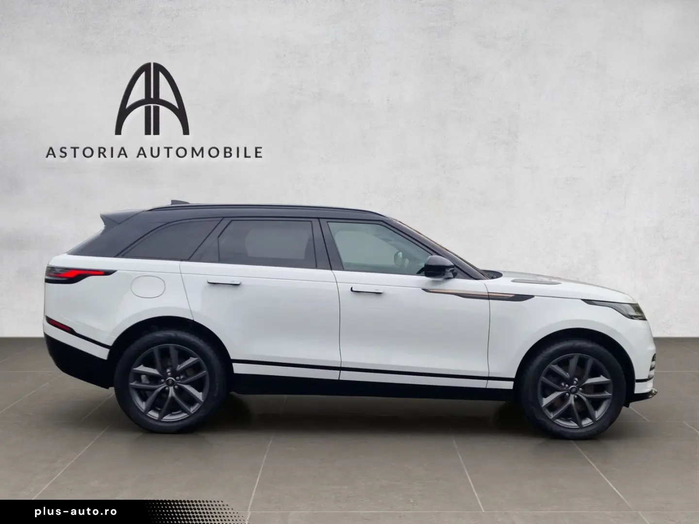 LAND ROVER Range Rover Velar R-Dynamic SE Pano AHK Matrix
