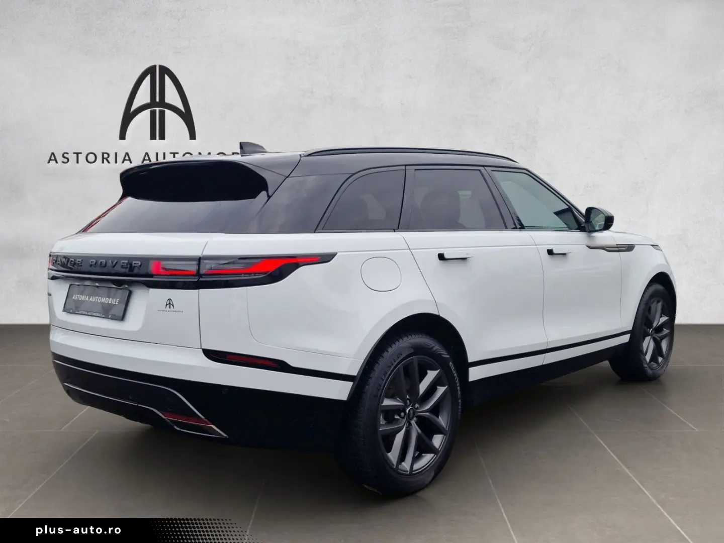 LAND ROVER Range Rover Velar R-Dynamic SE Pano AHK Matrix