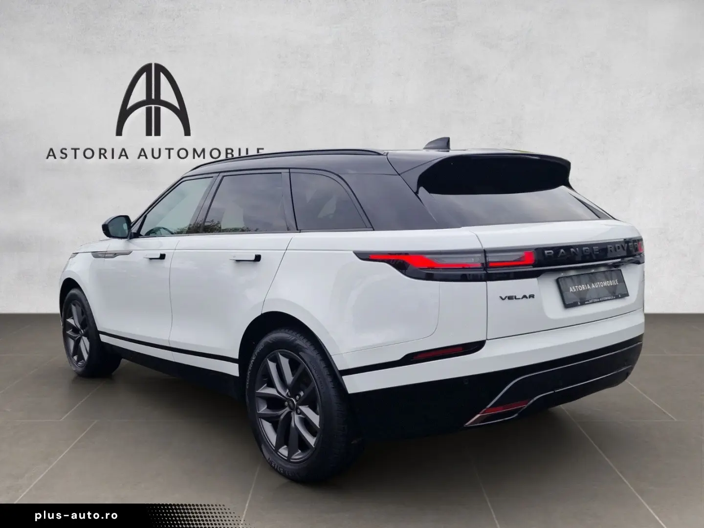 LAND ROVER Range Rover Velar R-Dynamic SE Pano AHK Matrix