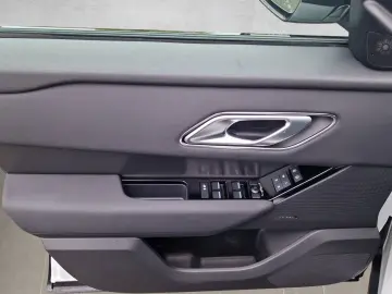 LAND ROVER Range Rover Velar R-Dynamic SE Pano AHK Matrix