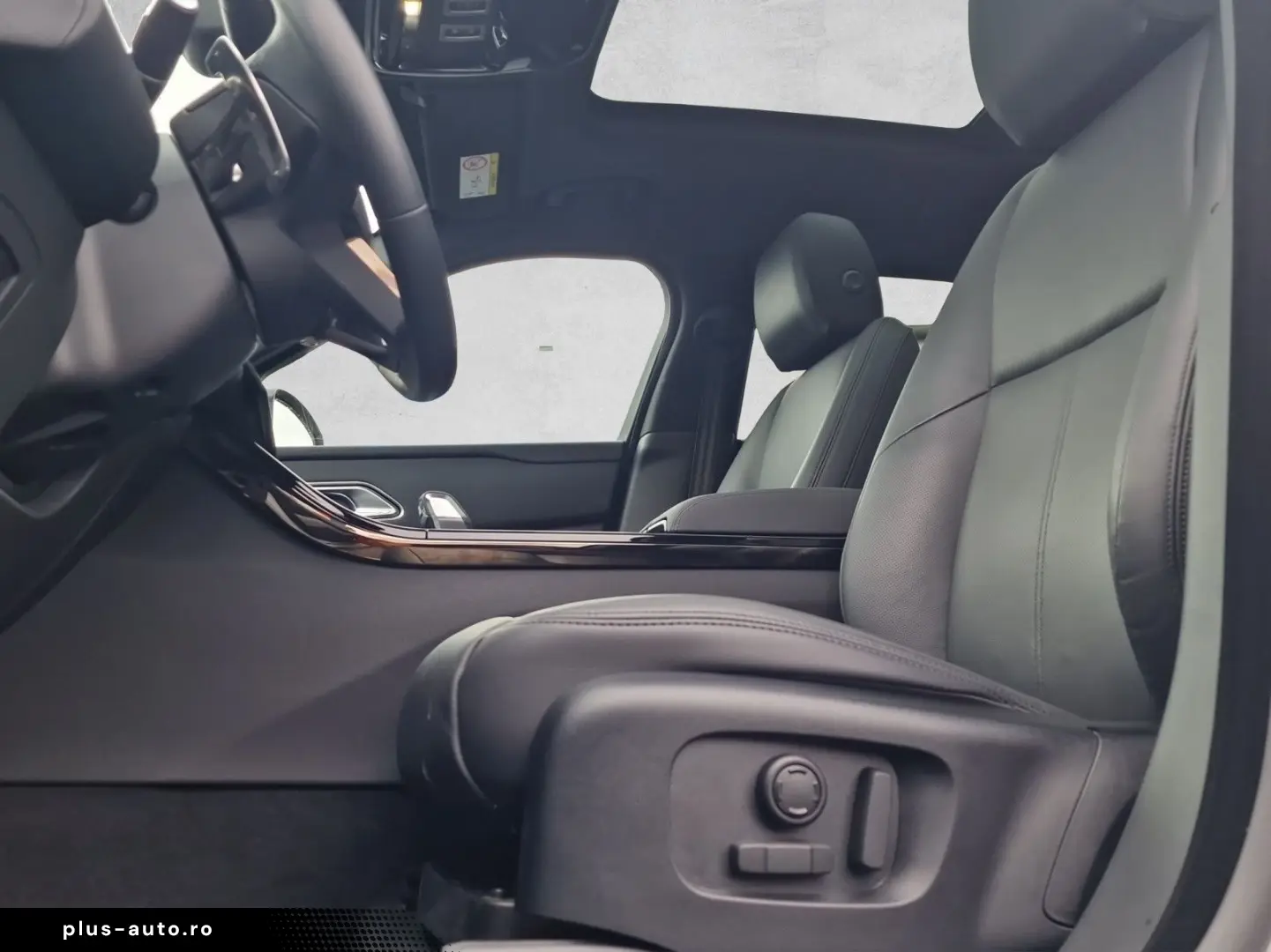 LAND ROVER Range Rover Velar R-Dynamic SE Pano AHK Matrix