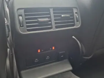 LAND ROVER Range Rover Velar R-Dynamic SE Pano AHK Matrix