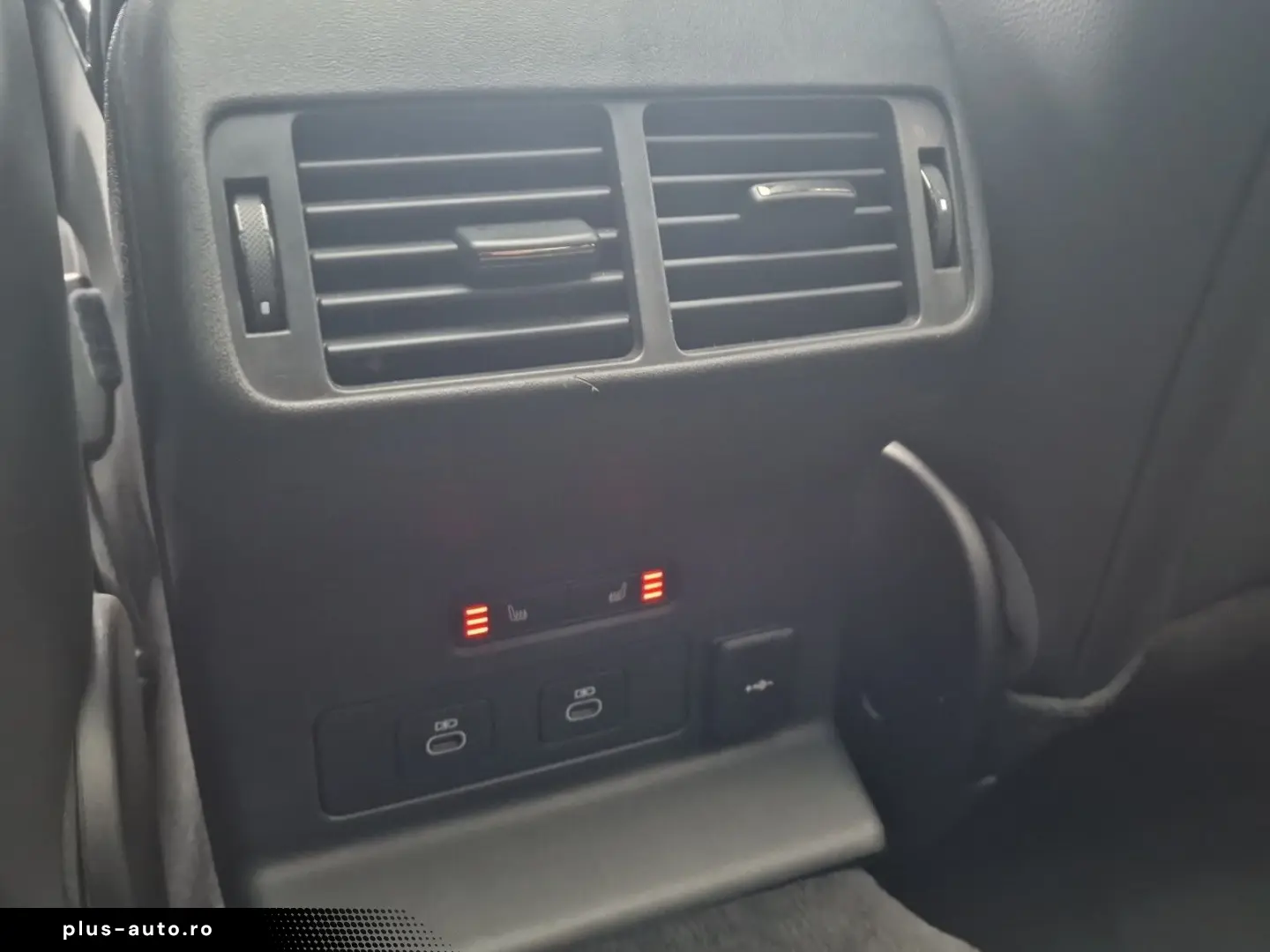 LAND ROVER Range Rover Velar R-Dynamic SE Pano AHK Matrix