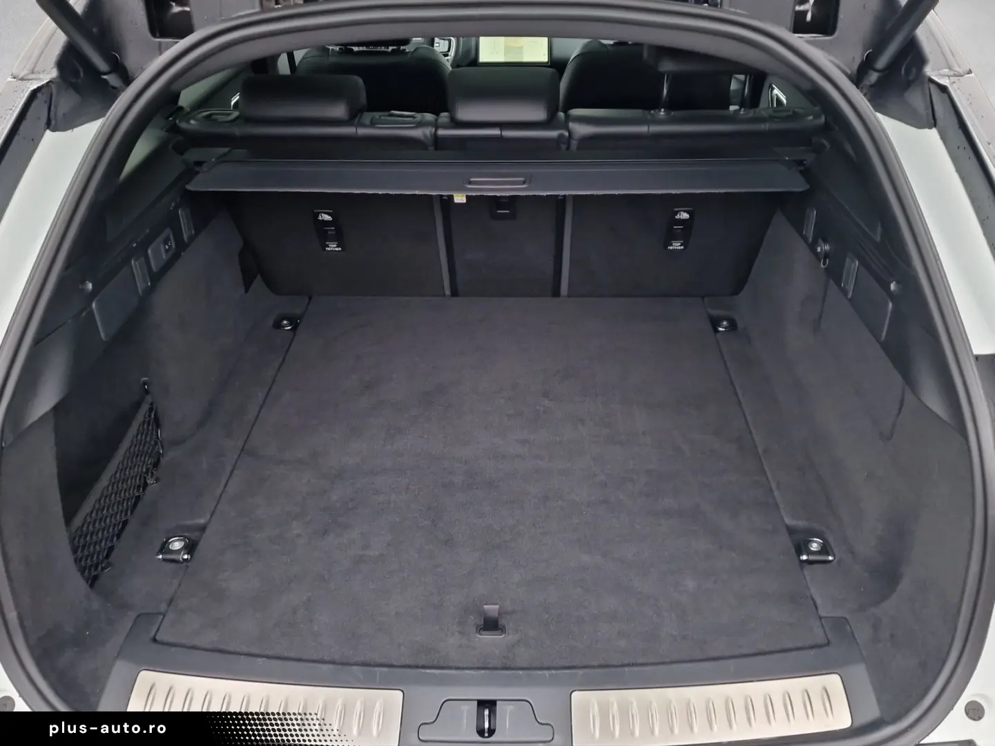 LAND ROVER Range Rover Velar R-Dynamic SE Pano AHK Matrix