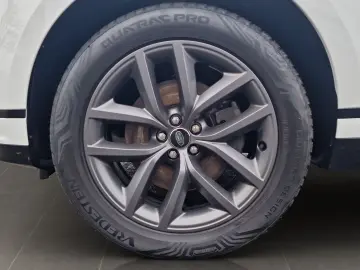 LAND ROVER Range Rover Velar R-Dynamic SE Pano AHK Matrix