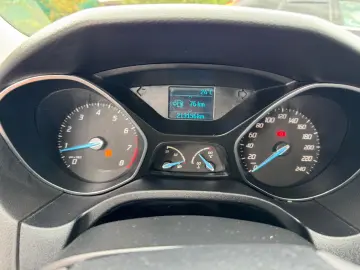 Ford Focus Benzina 1.6 2011 Manuala