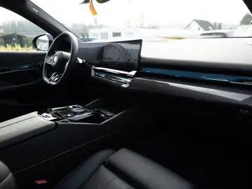 BMW 520d xDrive M-Sport STANDHZ HUD 360  LED ACC H K