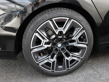 BMW 520d xDrive M-Sport STANDHZ HUD 360  LED ACC H K