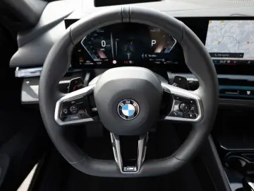 BMW 520d xDrive M-Sport STANDHZ HUD 360  LED ACC H K