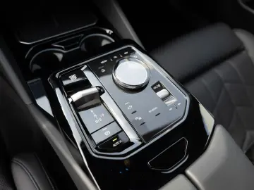 BMW 520d xDrive M-Sport STANDHZ HUD 360  LED ACC H K