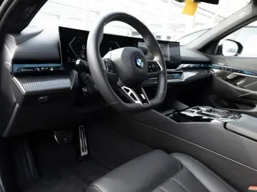 BMW 520d xDrive M-Sport STANDHZ HUD 360  LED ACC H K