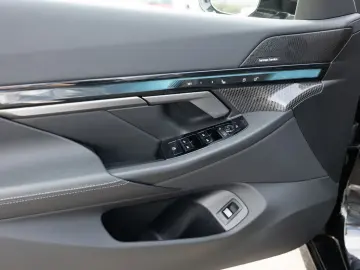 BMW 520d xDrive M-Sport STANDHZ HUD 360  LED ACC H K