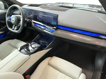 BMW 520d M Sport Carbon Fahrassist AHK HUD Pano Wide