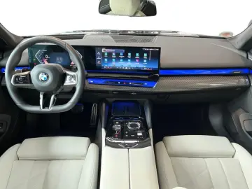 BMW 520d M Sport Carbon Fahrassist AHK HUD Pano Wide