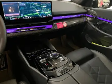 BMW 520d M Sport Carbon Fahrassist AHK HUD Pano Wide