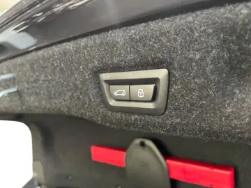 BMW 520d M Sport Carbon Fahrassist AHK HUD Pano Wide