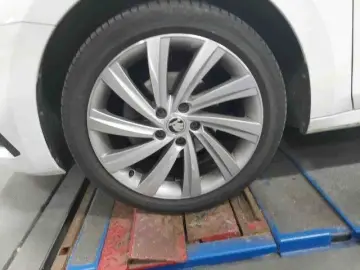 SKODA Octavia Lim. Style 2.0 TDI DSG STDHZ AHK HeadUp