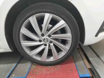 SKODA Octavia Lim. Style 2.0 TDI DSG STDHZ AHK HeadUp