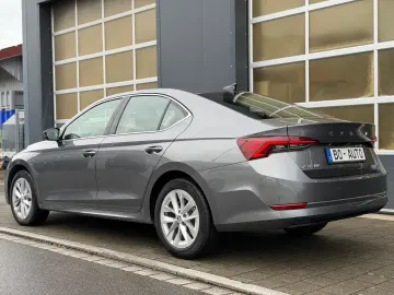 SKODA Octavia 2 0 TDI Lim. STYLE Virtual LED Navi Key