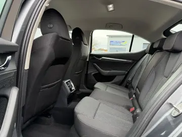 SKODA Octavia 2 0 TDI Lim. STYLE Virtual LED Navi Key