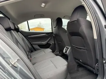 SKODA Octavia 2 0 TDI Lim. STYLE Virtual LED Navi Key