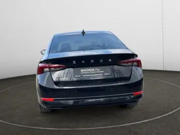 SKODA Octavia 2.0 TDI DSG Clever AHK LM18