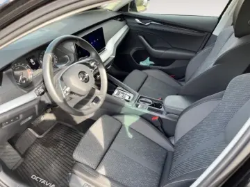 SKODA Octavia 2.0 TDI DSG Clever AHK LM18