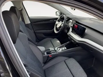 SKODA Octavia 2.0 TDI DSG Clever AHK LM18