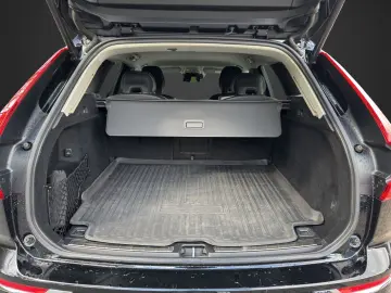 VOLVO XC60 B4 Diesel AWD Inscription AHK-klappbar Navi