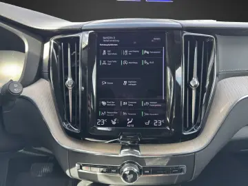 VOLVO XC60 B4 Diesel AWD Inscription AHK-klappbar Navi