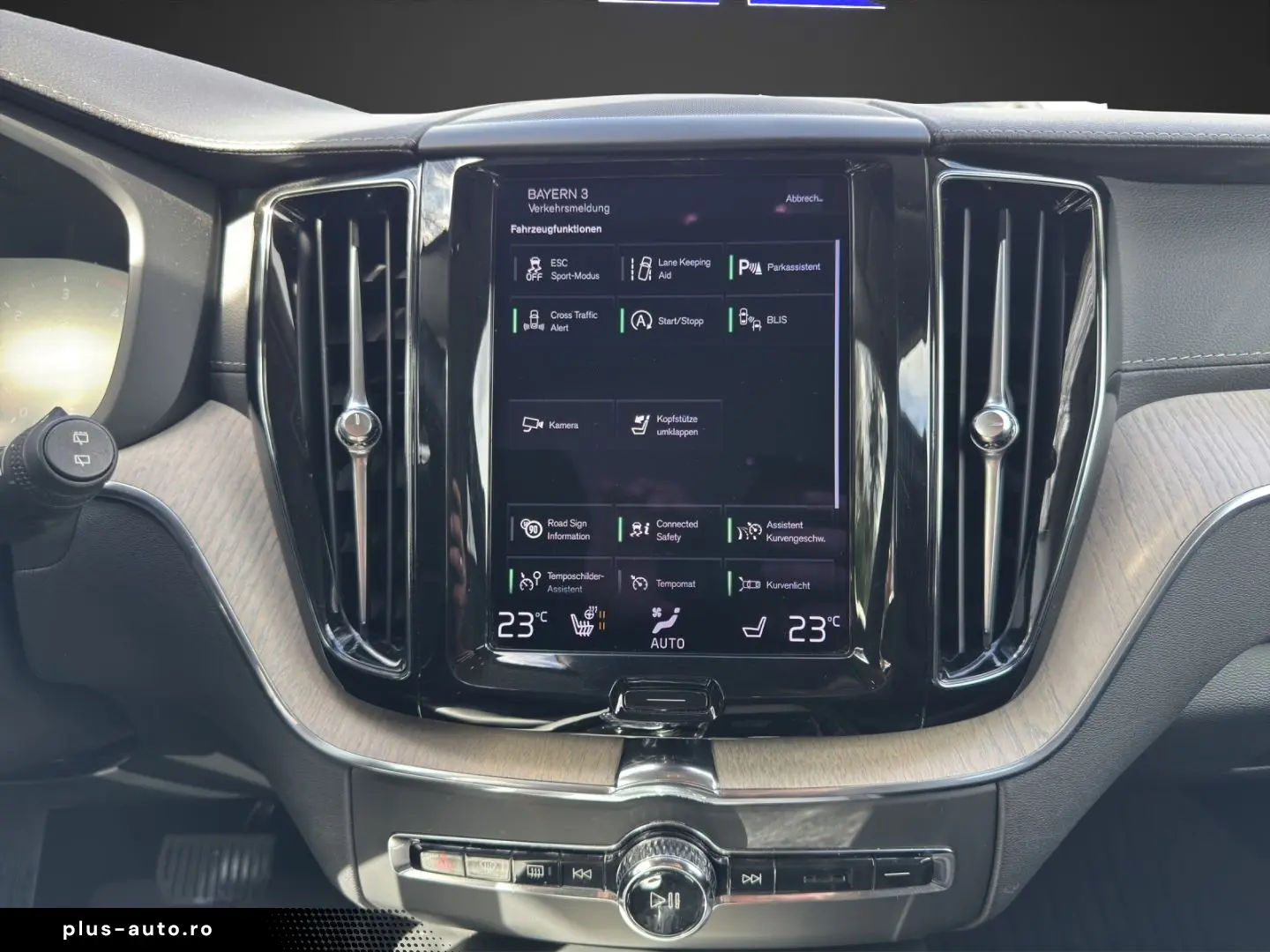 VOLVO XC60 B4 Diesel AWD Inscription AHK-klappbar Navi