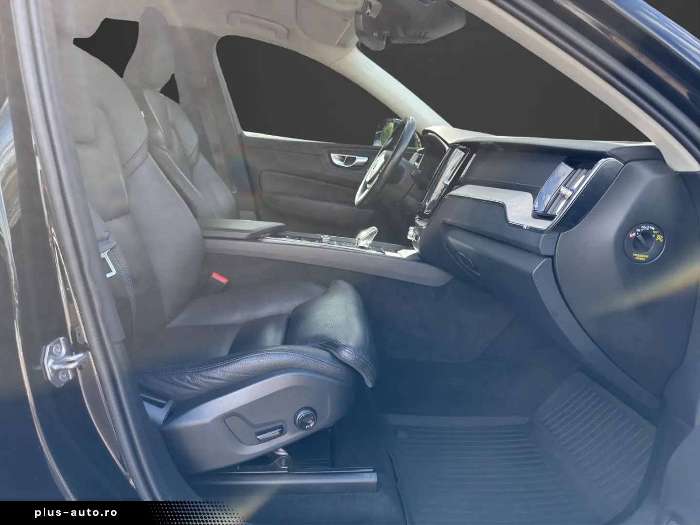 VOLVO XC60 B4 Diesel AWD Inscription AHK-klappbar Navi