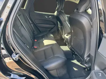 VOLVO XC60 B4 Diesel AWD Inscription AHK-klappbar Navi