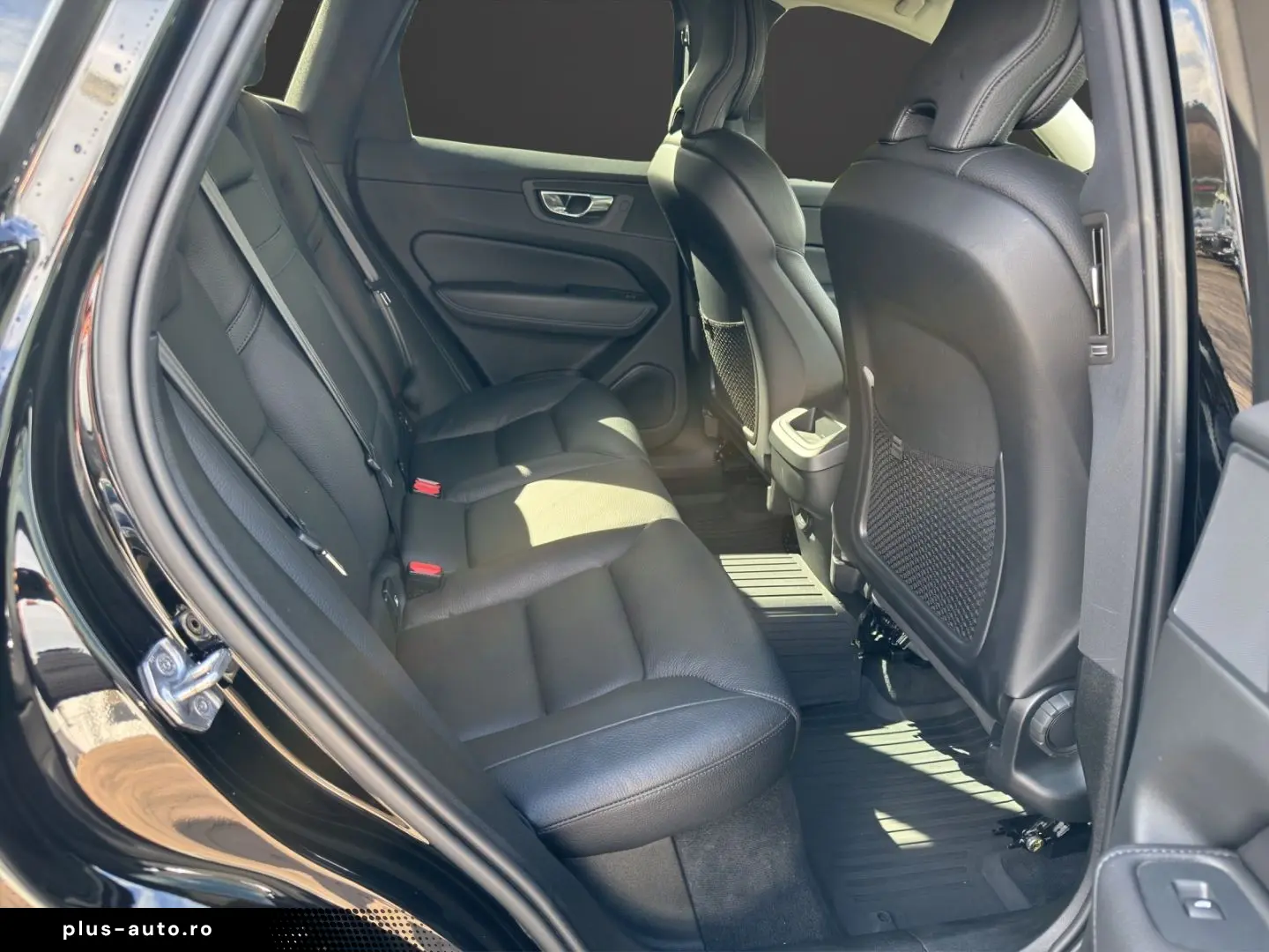 VOLVO XC60 B4 Diesel AWD Inscription AHK-klappbar Navi